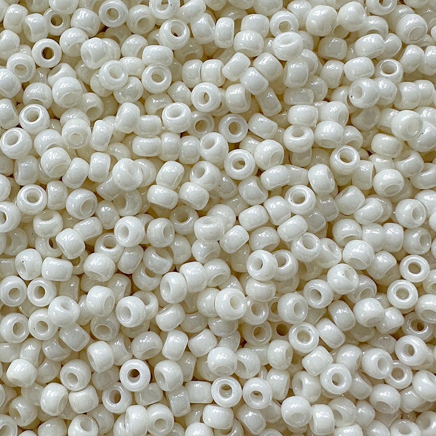 11-421: Opaque Eggshell Luster Miyuki 11/0 Seed Beads - The Bead Mix