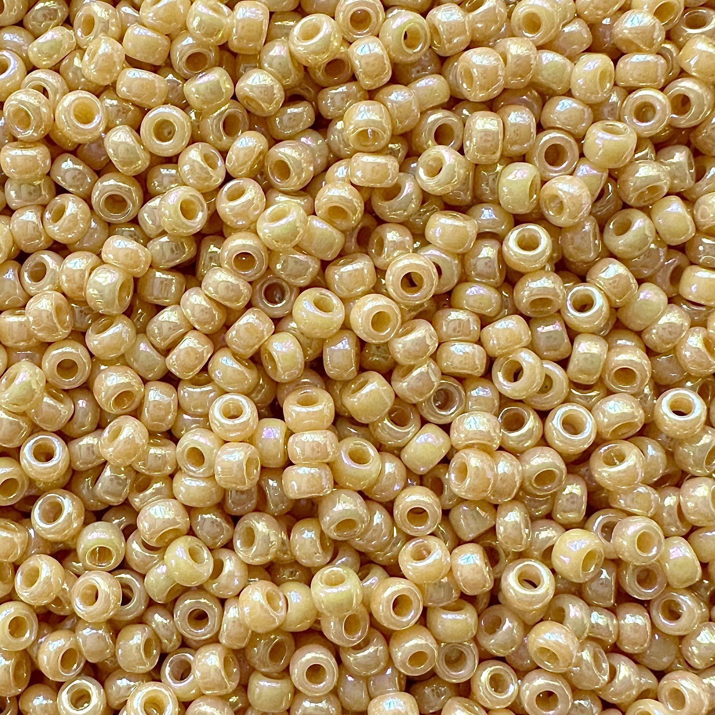 11-488: Opaque Pear AB Miyuki 11/0 Seed Beads - The Bead Mix