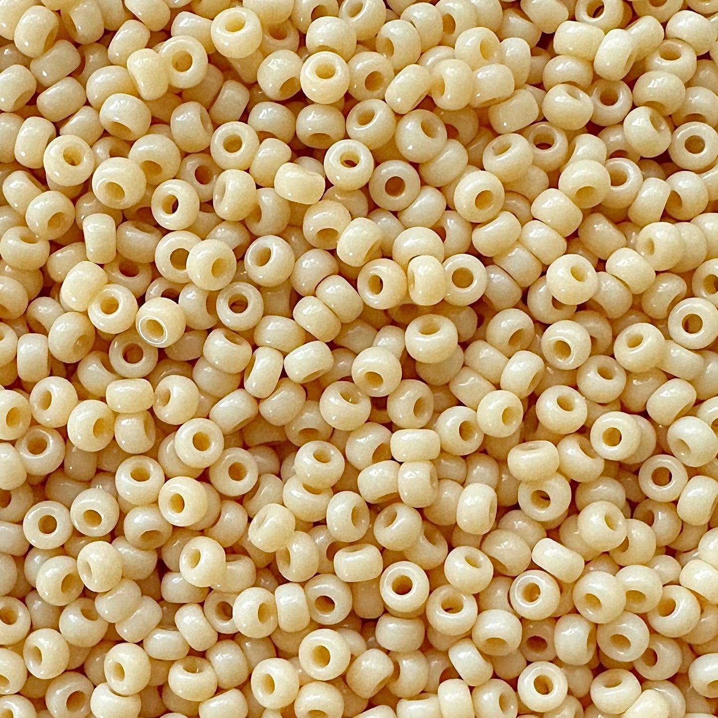 11-493: Opaque Pear Miyuki 11/0 Seed Beads - The Bead Mix