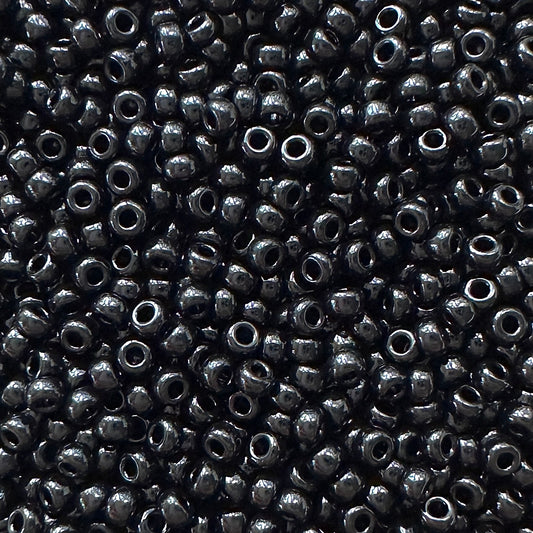 11-401: Opaque Black Miyuki 11/0 Seed Beads - The Bead Mix